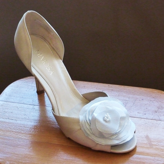 Shoe with fabric flower S