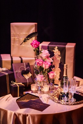 black and gold gift table
