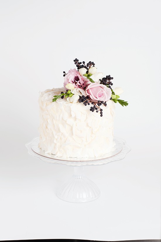 Coconut snow cake by Cake Ink