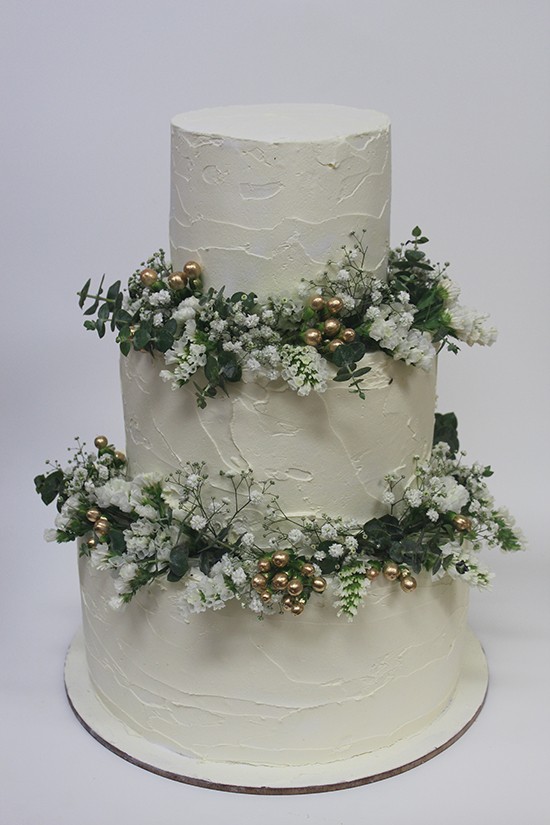 Gold winter berry wedding cake