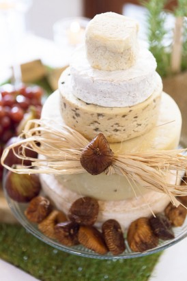 Cheese wedding cake wih dried figs