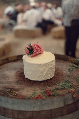 Simple wedding cake with dahlia