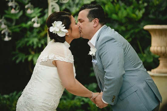 First kiss at Melbourne wedding