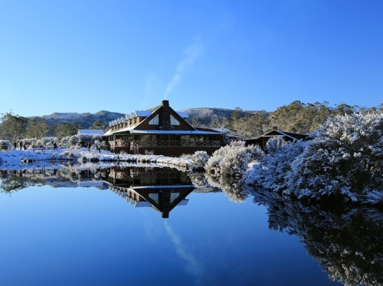 Peppers-Cradle-Mountain-Lodge-Lodge-in-winter-550x411