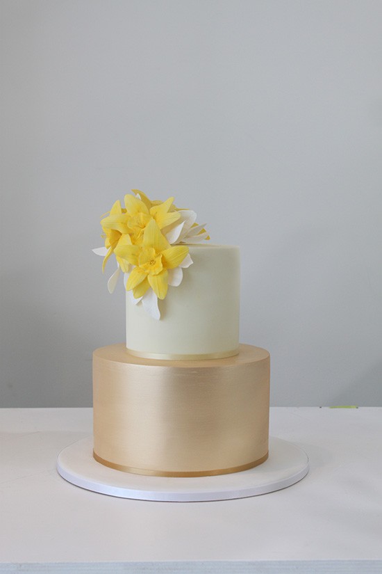 Daffodil wedding cake