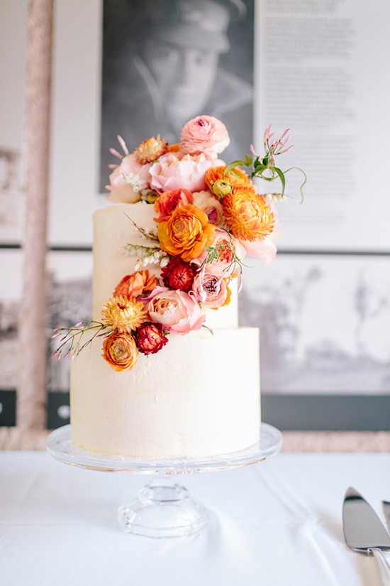 Wedding Cake With Everlasting Daisies