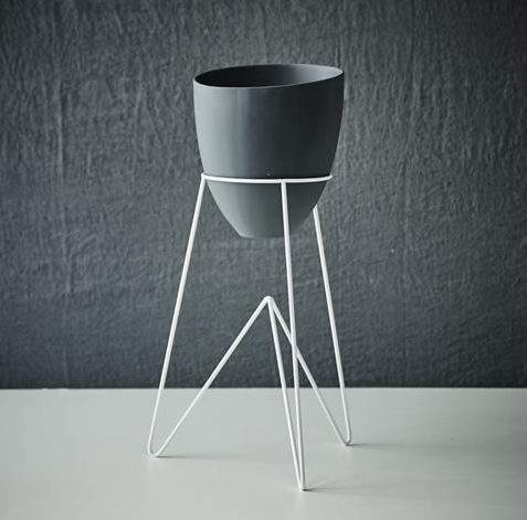 Keepresin Rounded WLC_Almost Black Resin Pot and Small Stand_$275