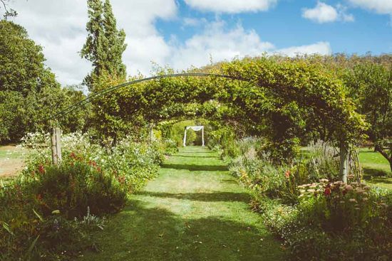 Intimate Tasmanian Garden Wedding023