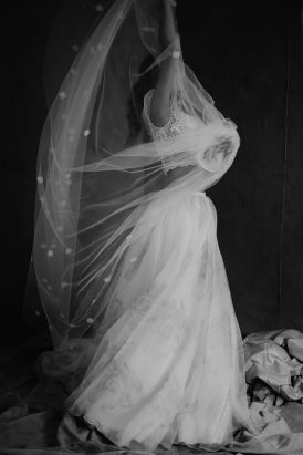 Silver & Ivory Contemporary Bridal Inspiration003