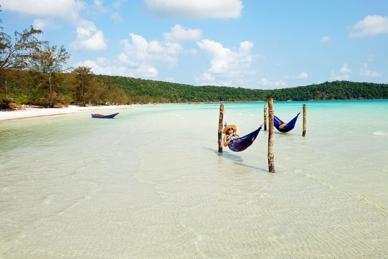 koh-rong-samloem-island-hammocks-in-the-ocean