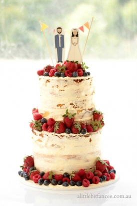 semi-naked-cake-with-berries