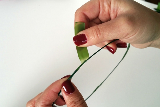 making-wire-halo-for-flower-crown-1