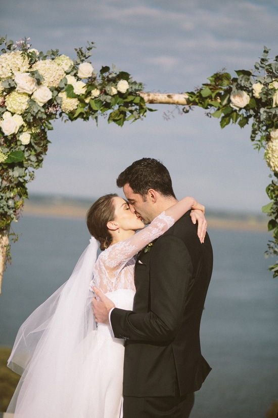 first-kiss-of-classic-wedding