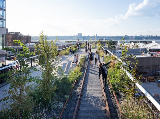 high-line-at-the-rail-yards