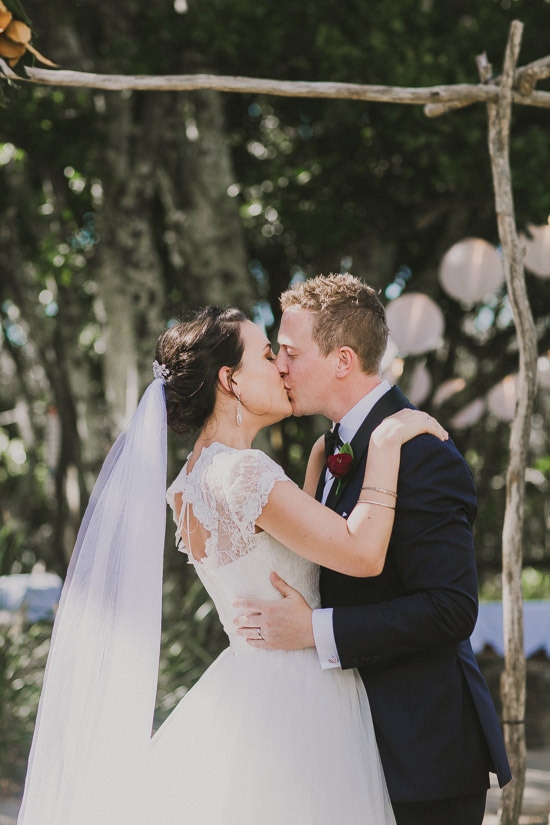 wedding-first-kiss